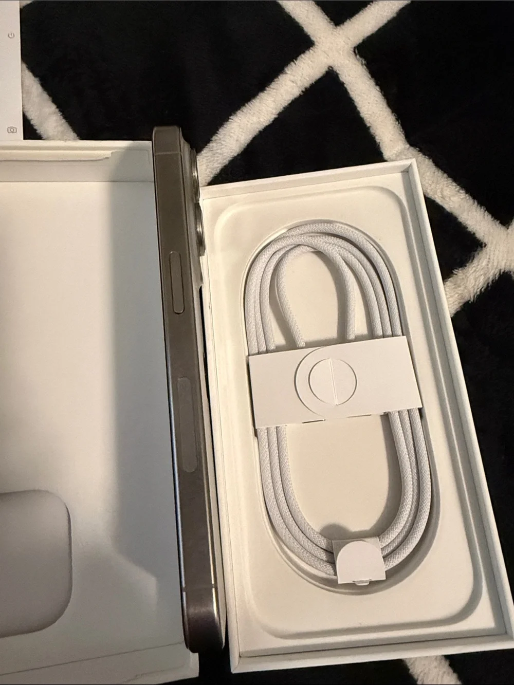 Apple iPhone 16 Pro 512 gbs - Desert Titanium